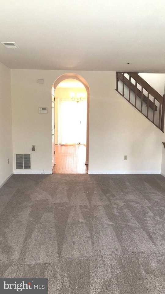 9208 Oregold Ct - Photo 5 of 10