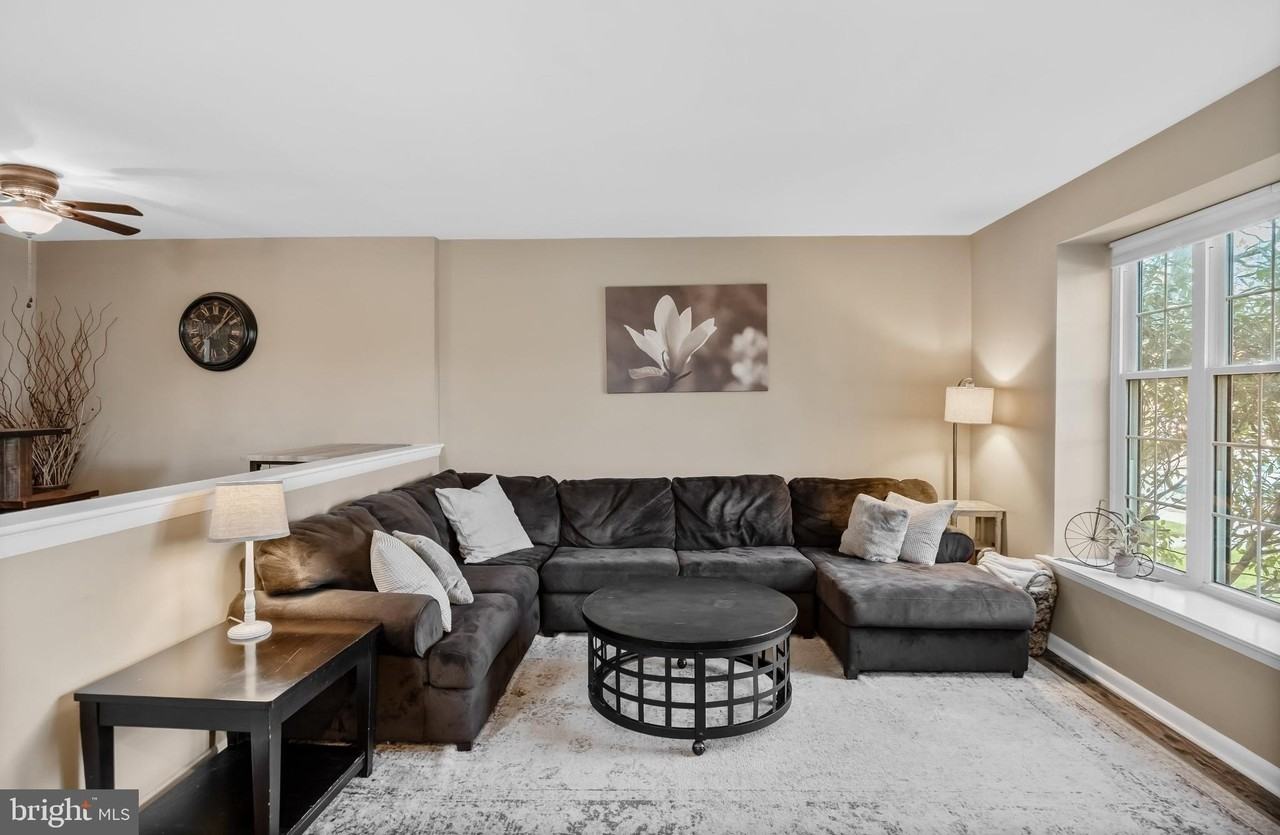 44 Burgundy Dr - Photo 3 of 22