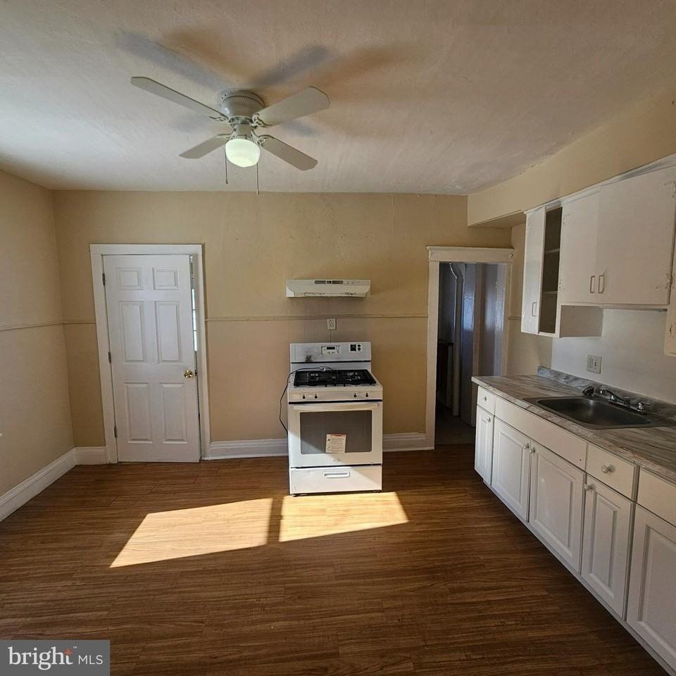 112 N 2nd St - Photo 4 of 11