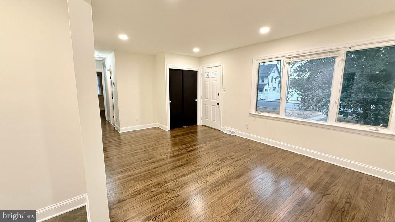 115 Gloucester Ave - Photo 4 of 20