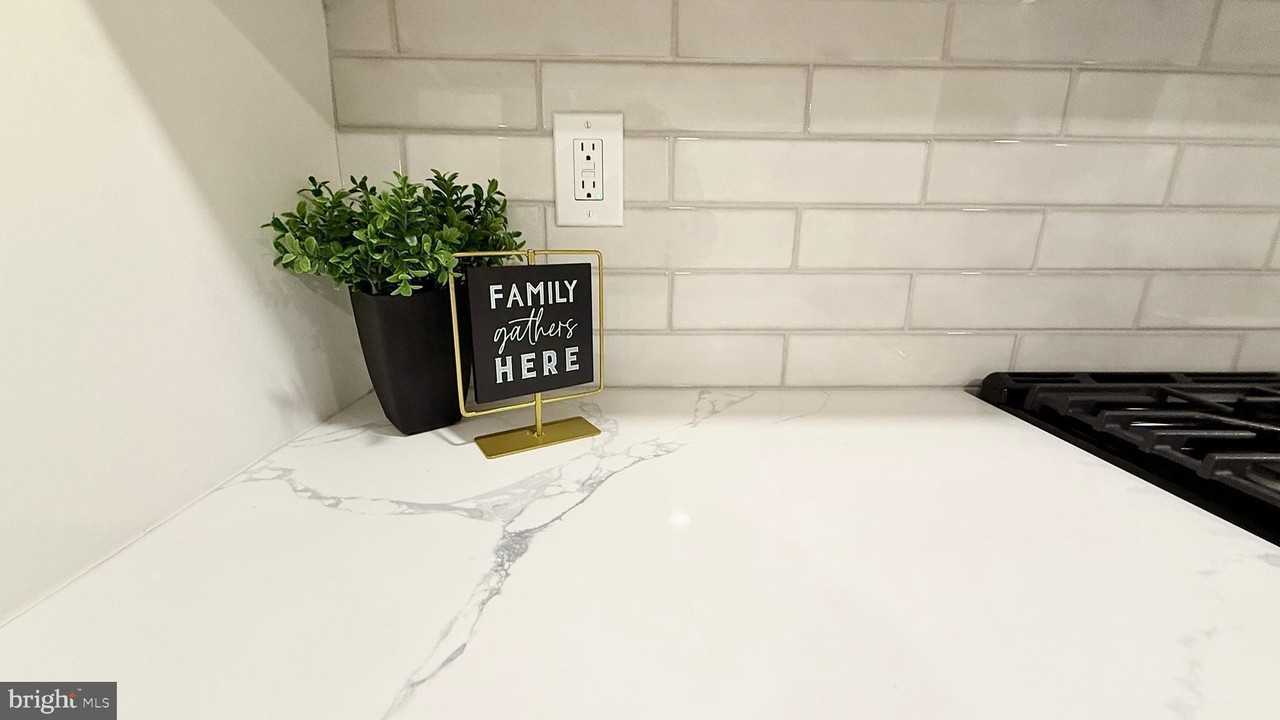 115 Gloucester Ave - Photo 7 of 20