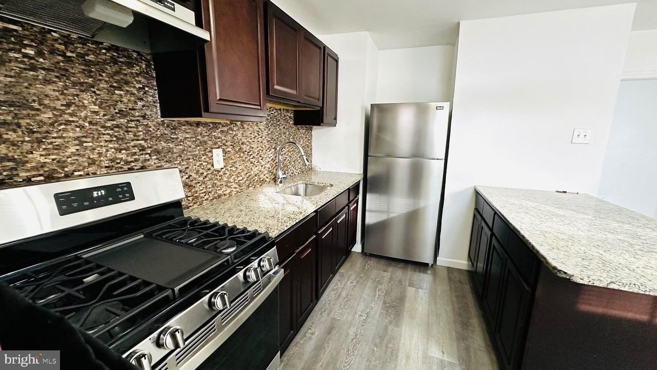 1549 S 8th St - Photo 7 of 24