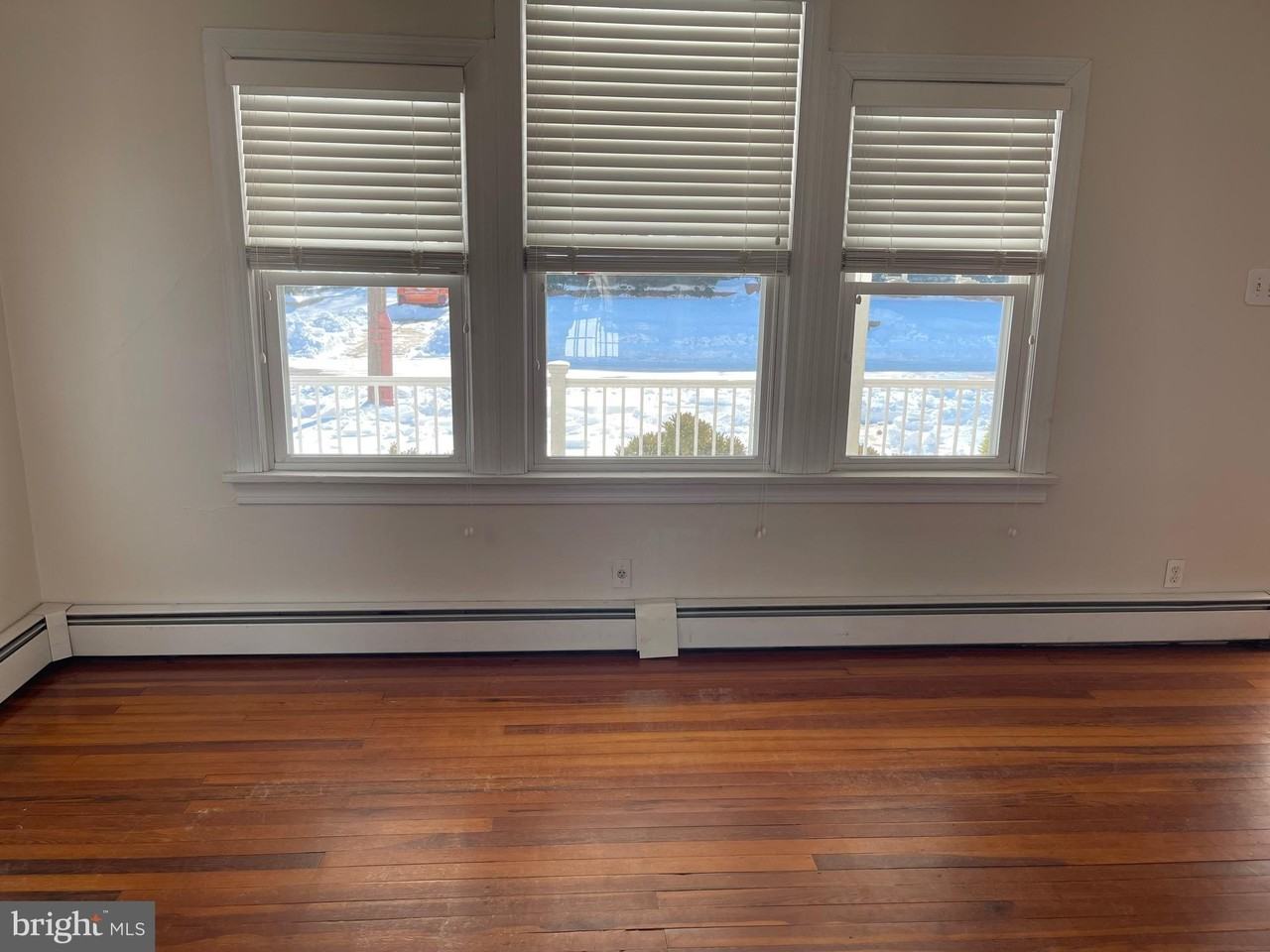 322 Mckinley Ave - Photo 5 of 45