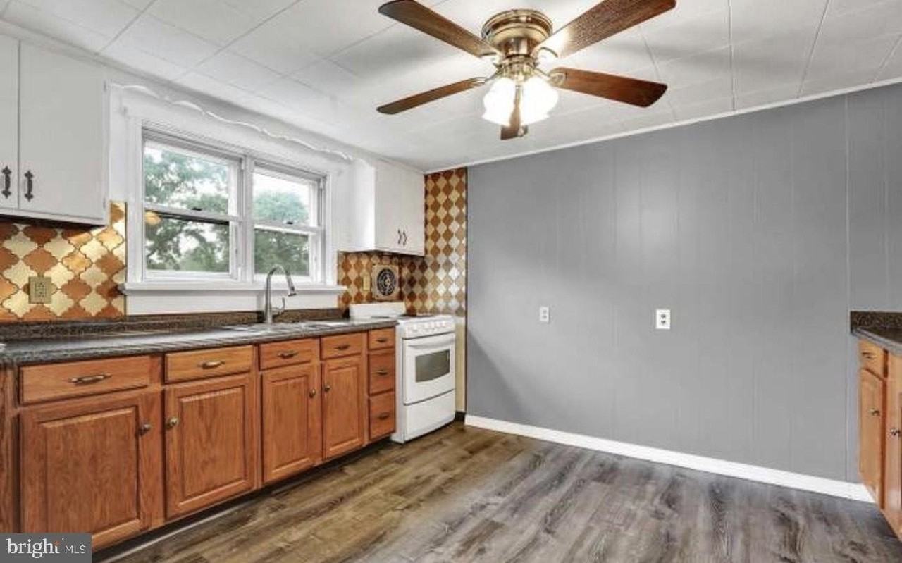 924 Bellevue Ave - Photo 4 of 8