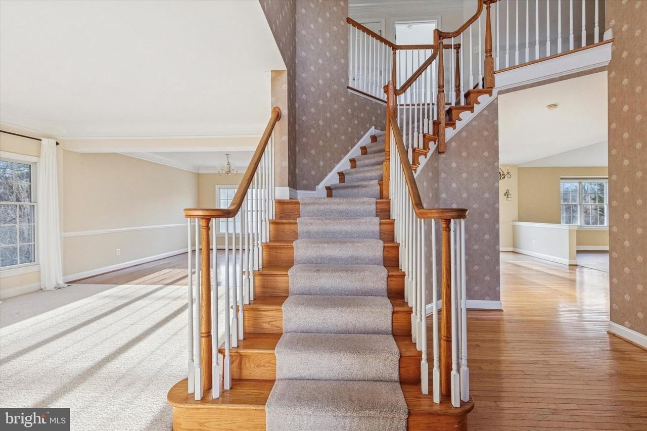 2037 Saint Andrews Dr - Photo 3 of 41