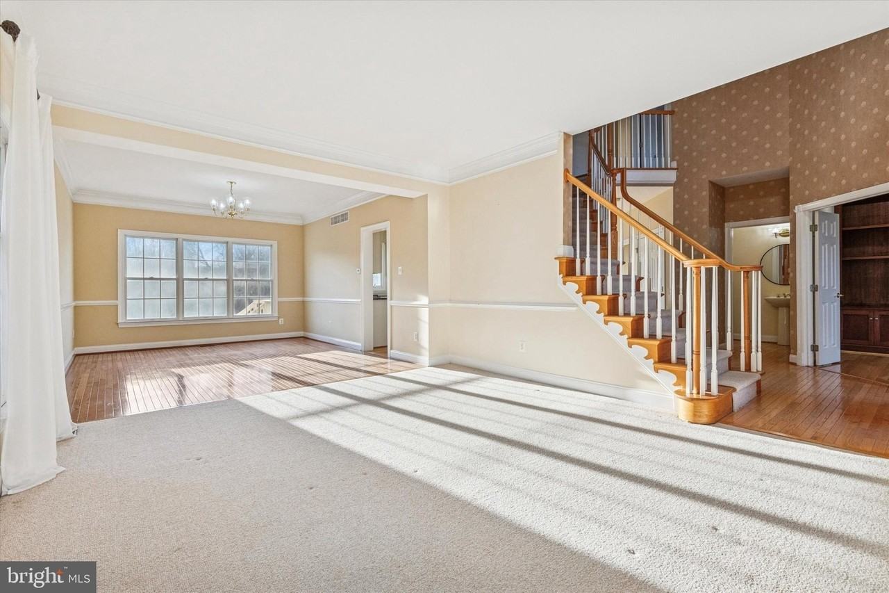 2037 Saint Andrews Dr - Photo 7 of 41