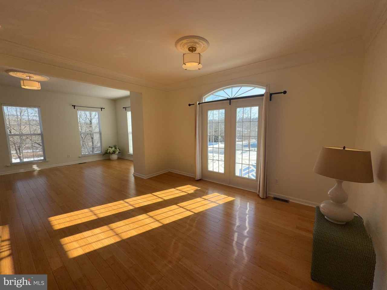 1910 Cavalier Ln - Photo 4 of 37