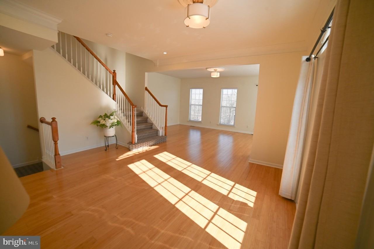 1910 Cavalier Ln - Photo 6 of 37