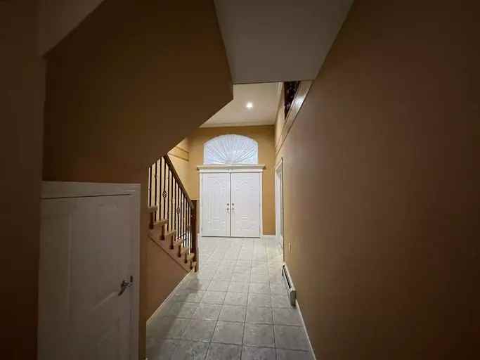 13470 65a Ave - Photo 3 of 21