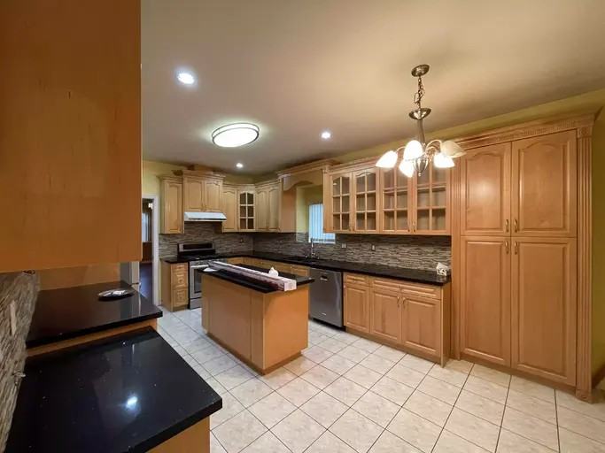 13470 65a Ave - Photo 7 of 21