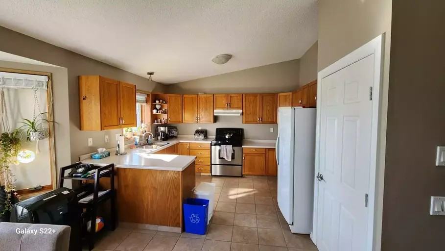 314 10 St - Photo 4 of 6