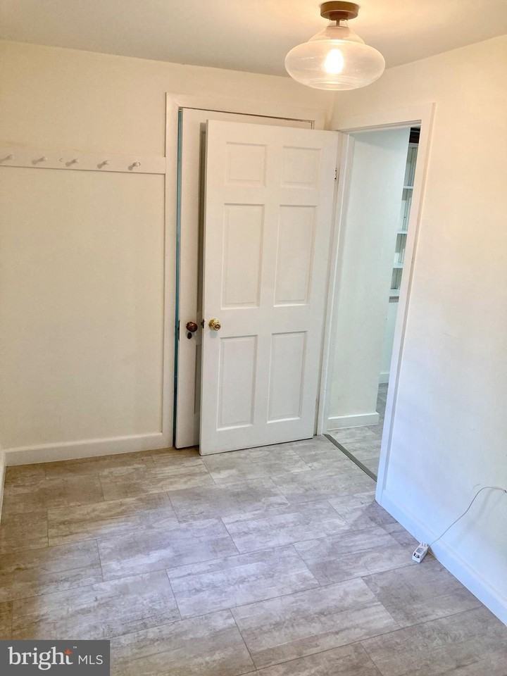 7807 Spring Ave - Photo 2 of 32