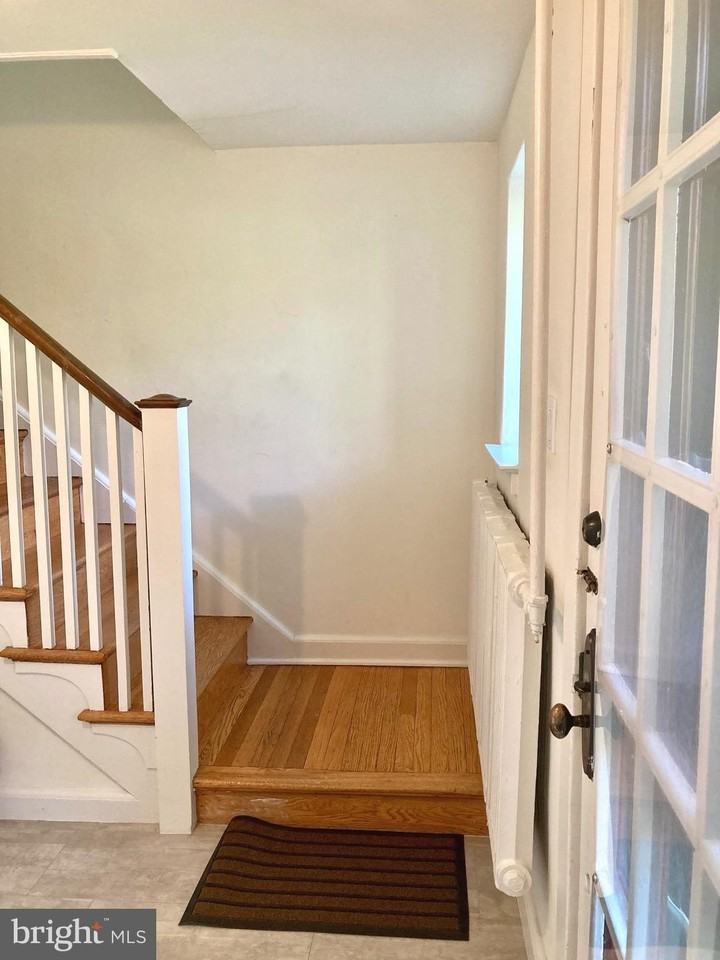 7807 Spring Ave - Photo 3 of 32