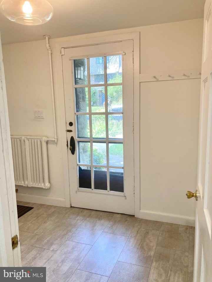 7807 Spring Ave - Photo 4 of 32