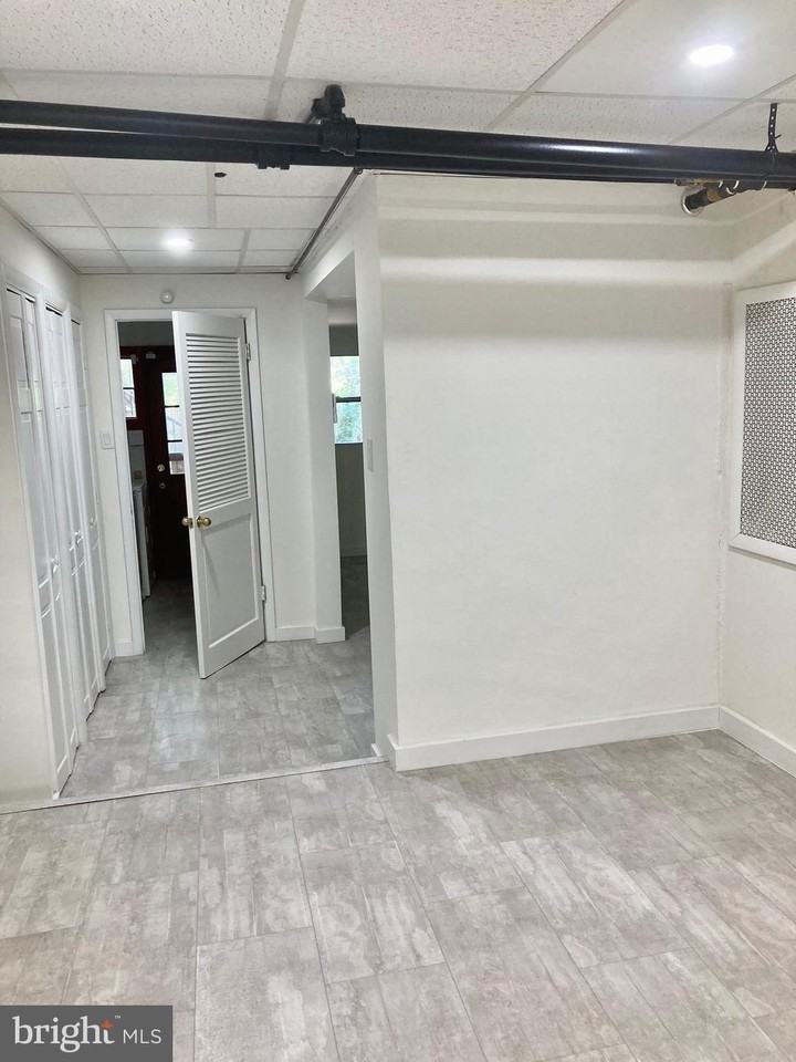 7807 Spring Ave - Photo 7 of 32