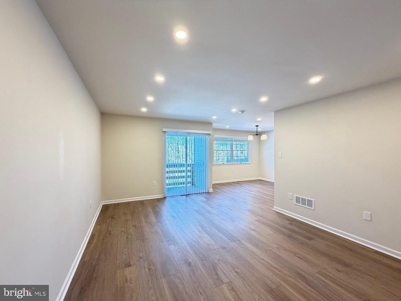 203 Jonathan Dr - Photo 2 of 17