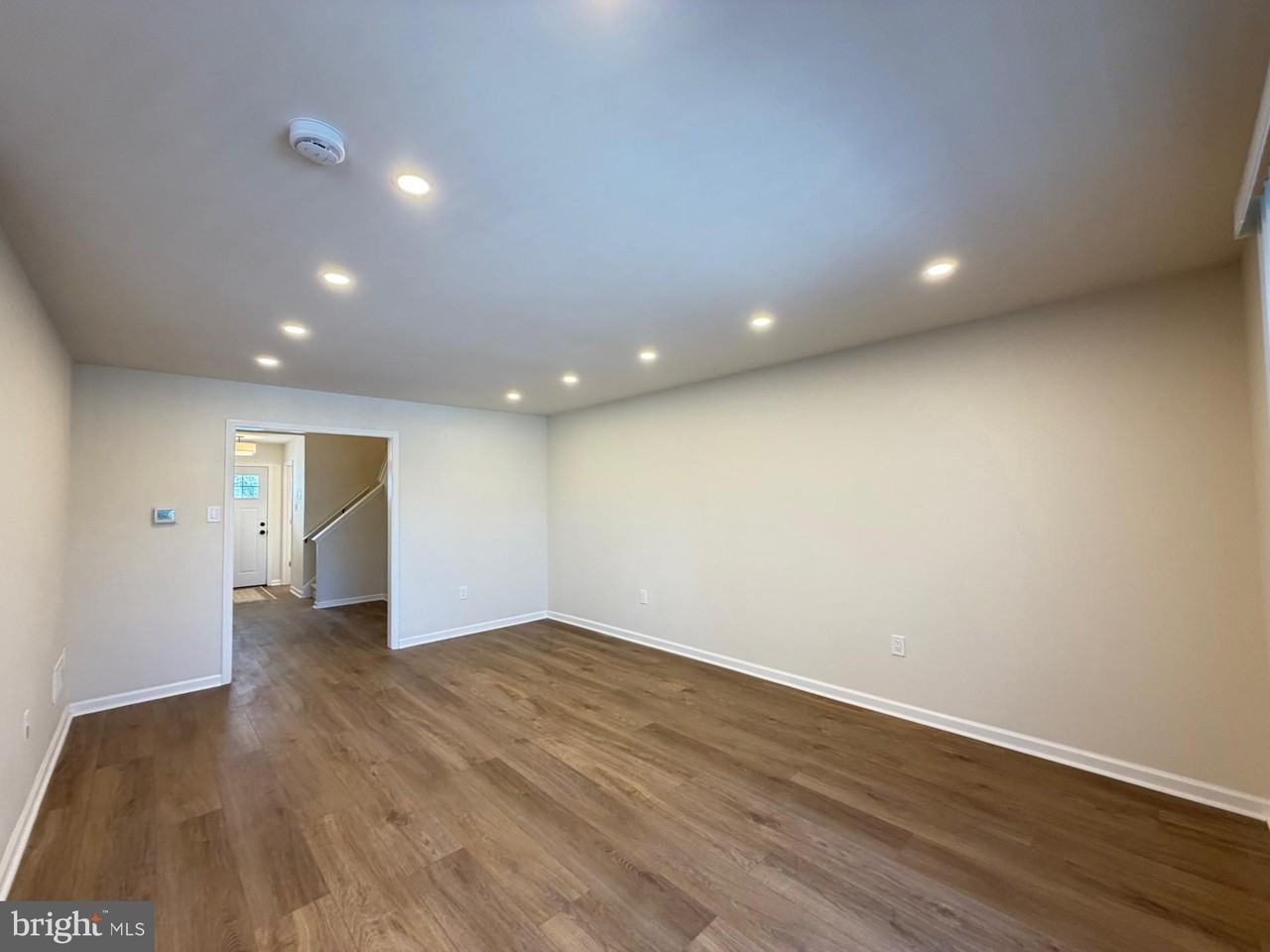 203 Jonathan Dr - Photo 3 of 17