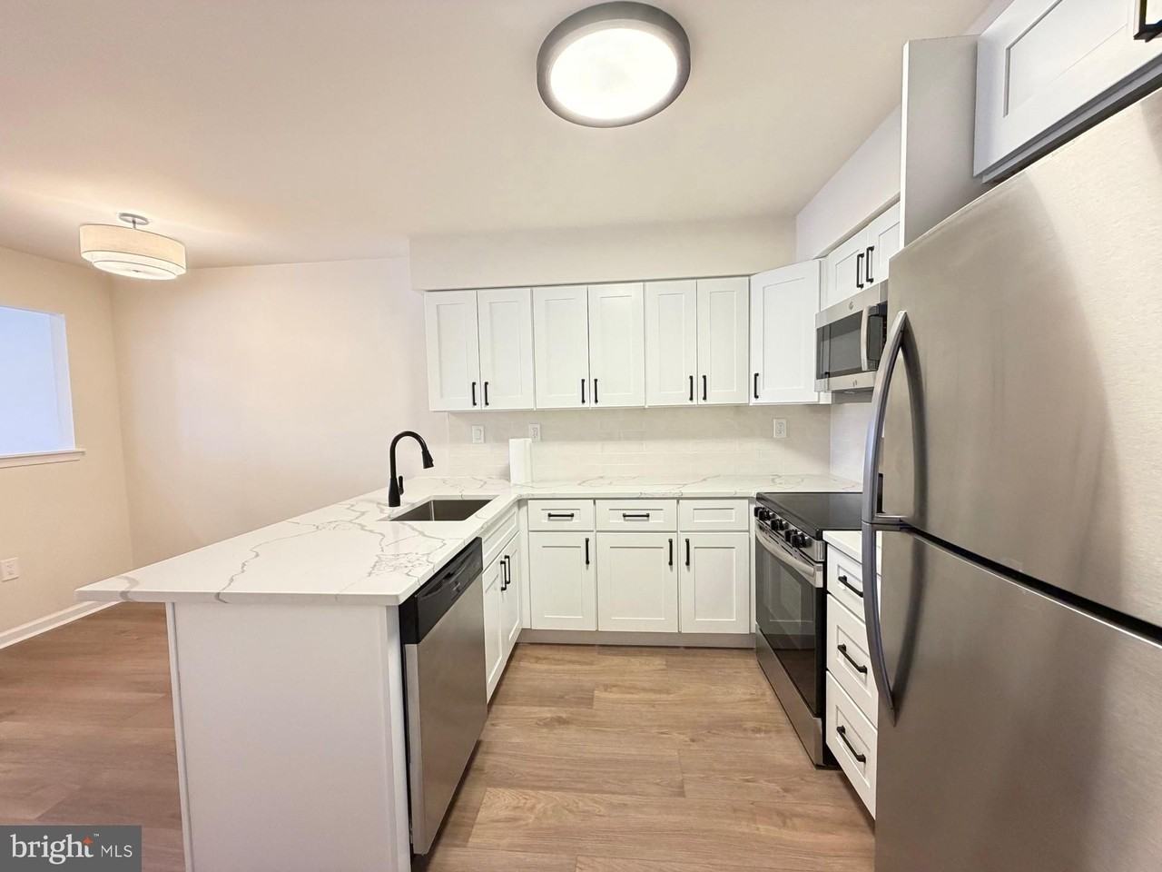 203 Jonathan Dr - Photo 4 of 17