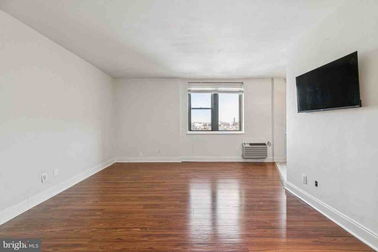 2601 Pennsylvania Ave Apt 1215 #1215 - Photo 5 of 15