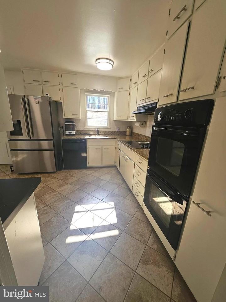 6807 Winter Ln - Photo 3 of 11