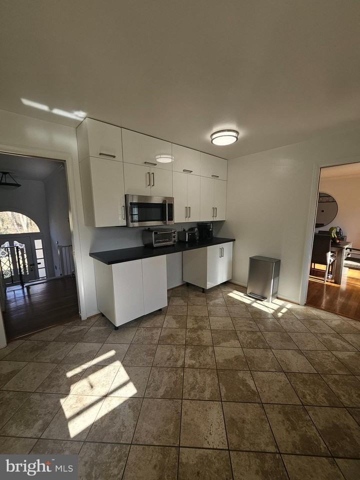 6807 Winter Ln - Photo 4 of 11