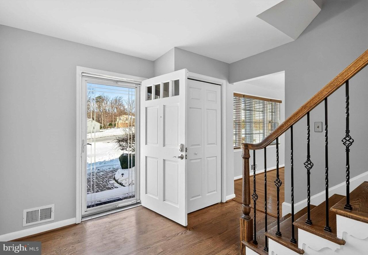 9125 Donna Dean Dr - Photo 2 of 32