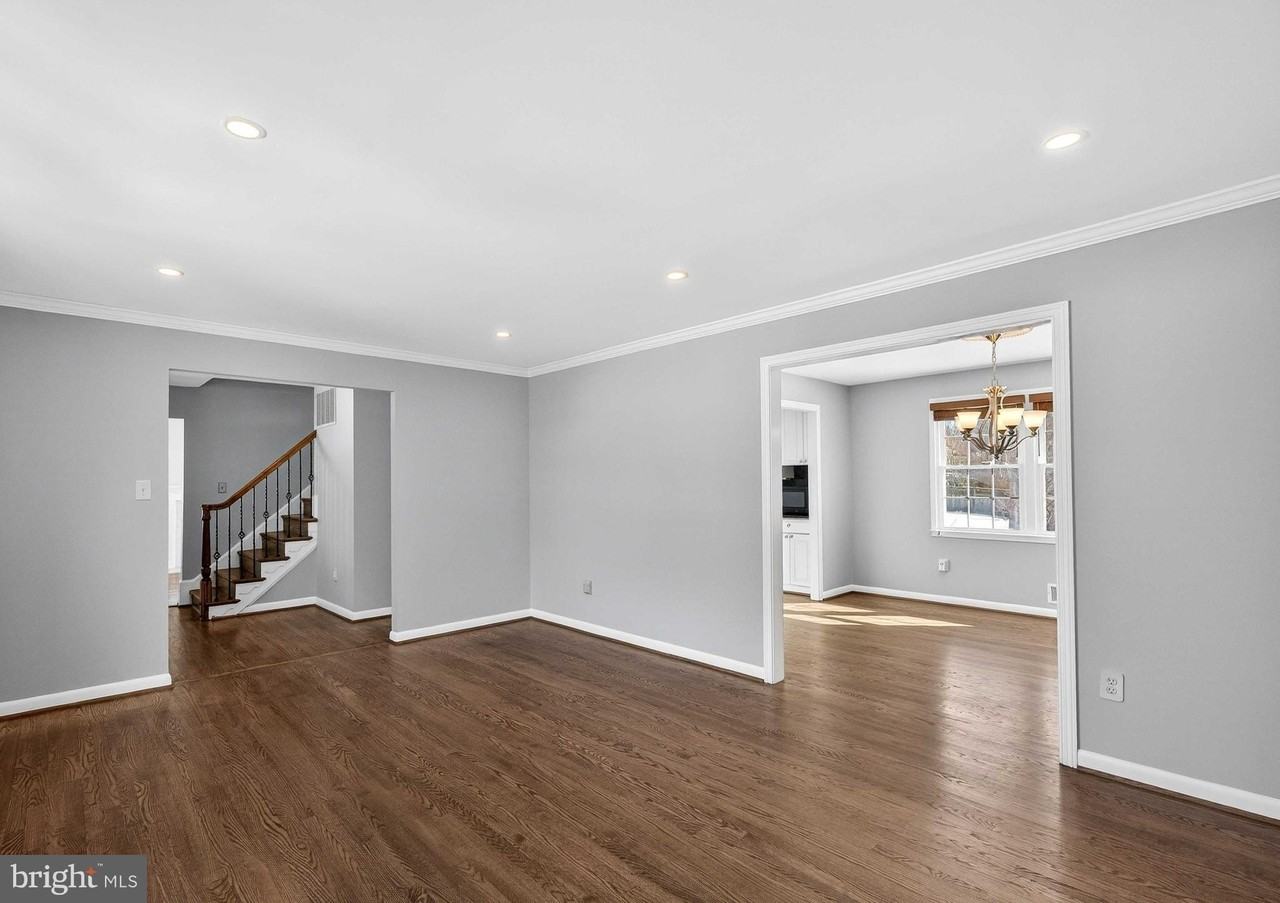 9125 Donna Dean Dr - Photo 4 of 32