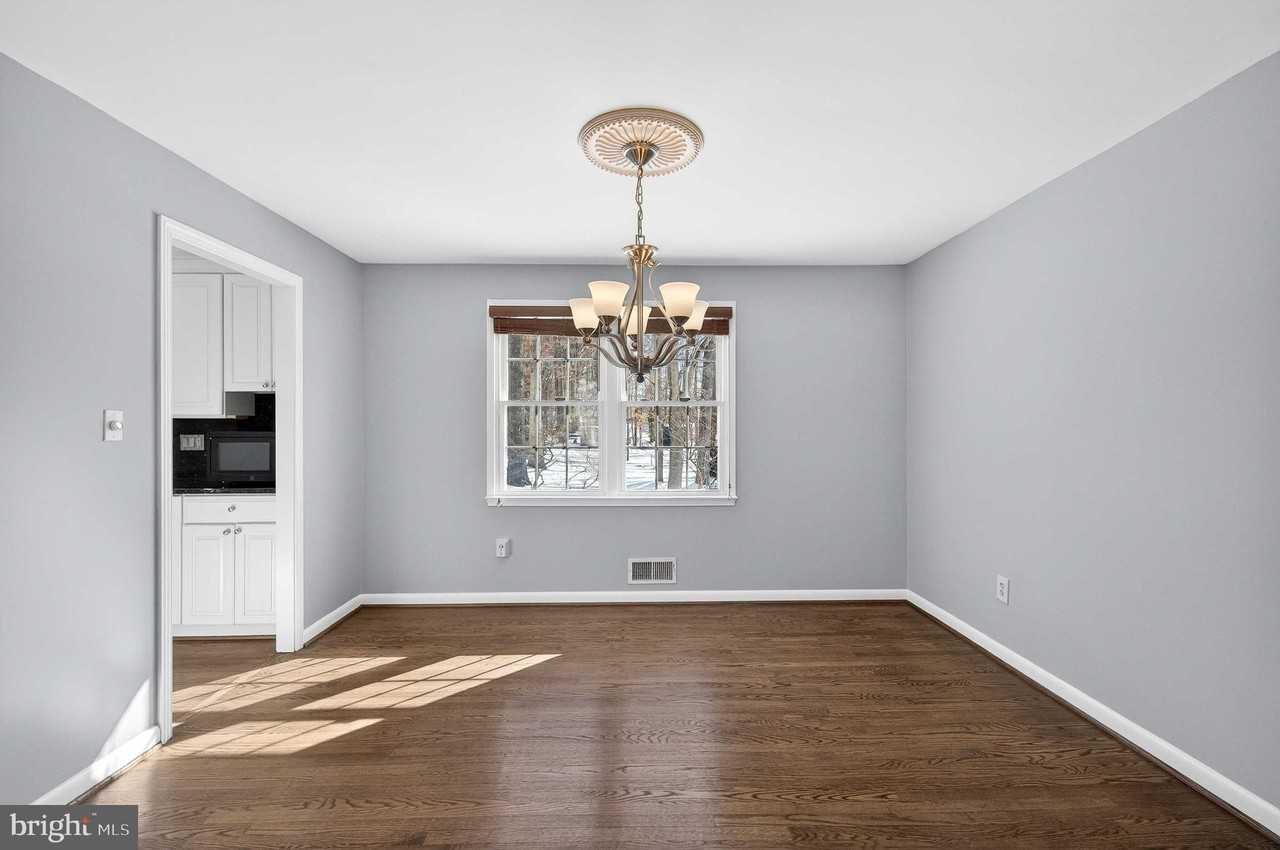 9125 Donna Dean Dr - Photo 5 of 32