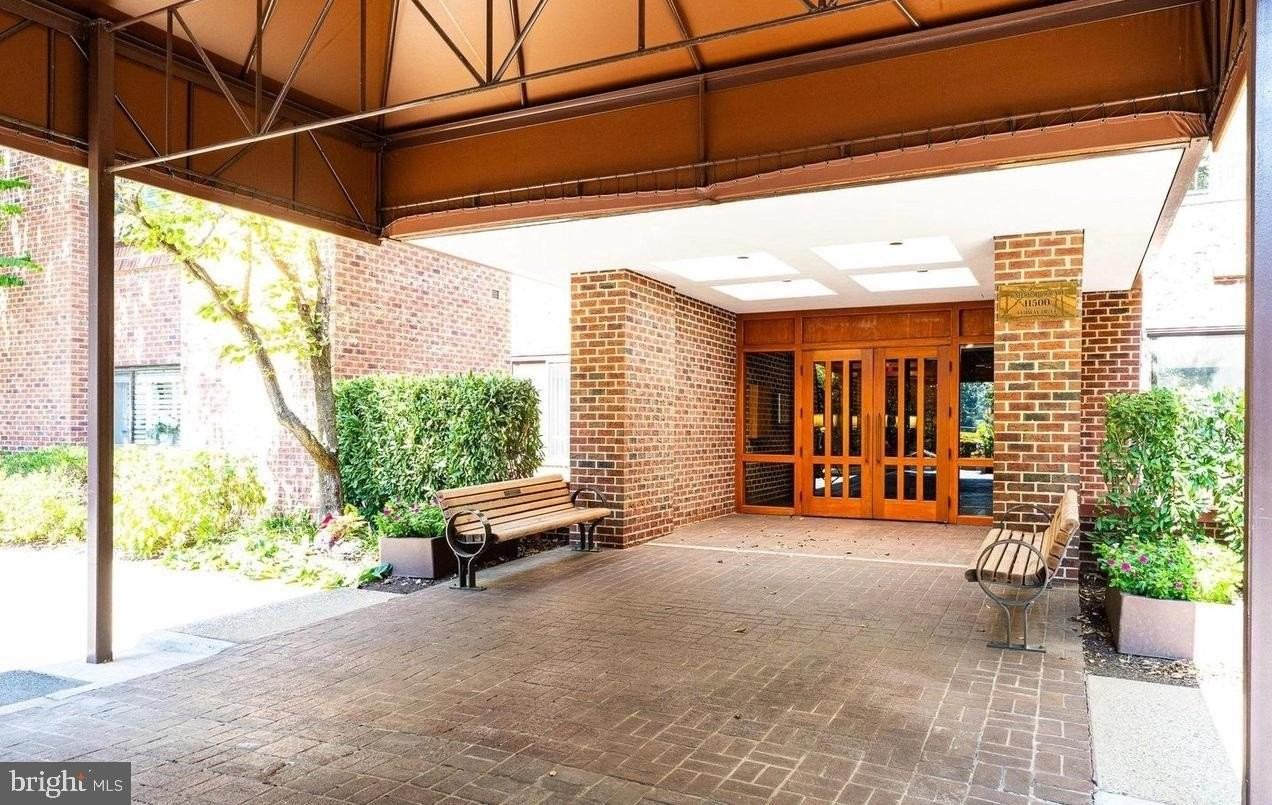 11500 Fairway Dr Apt 402 #402 - Photo 2 of 13