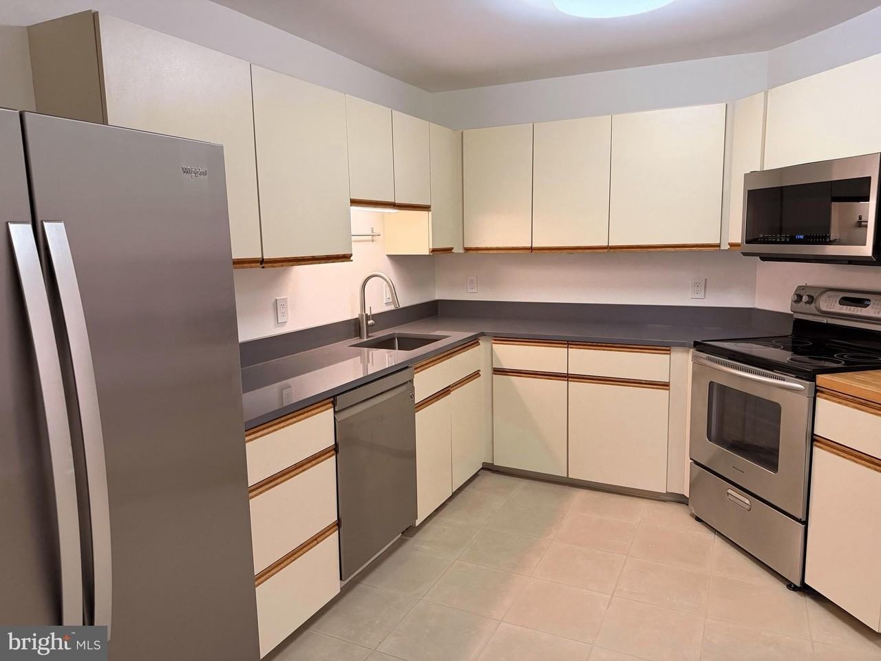 11500 Fairway Dr Apt 402 #402 - Photo 5 of 10