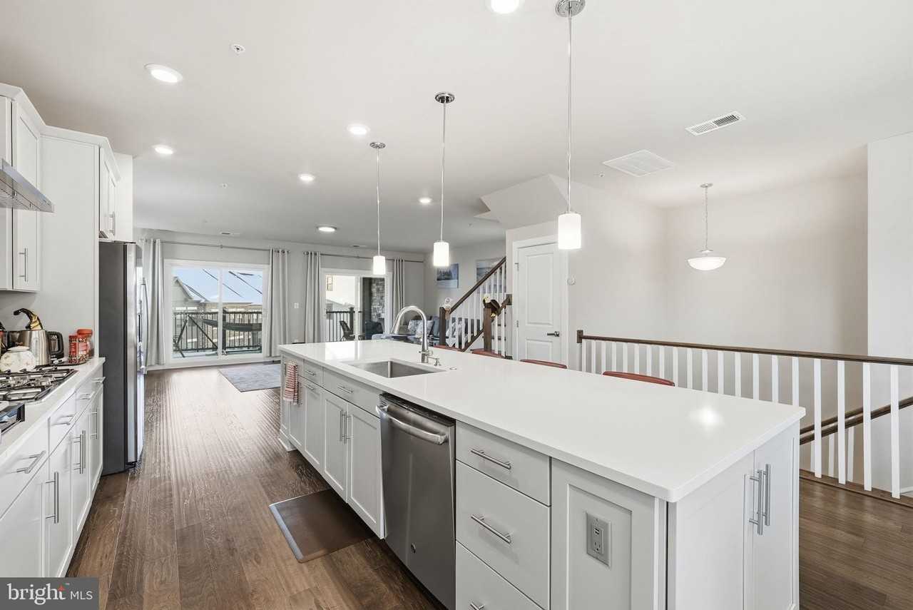 13252 Woodland Park Rd - Photo 5 of 33