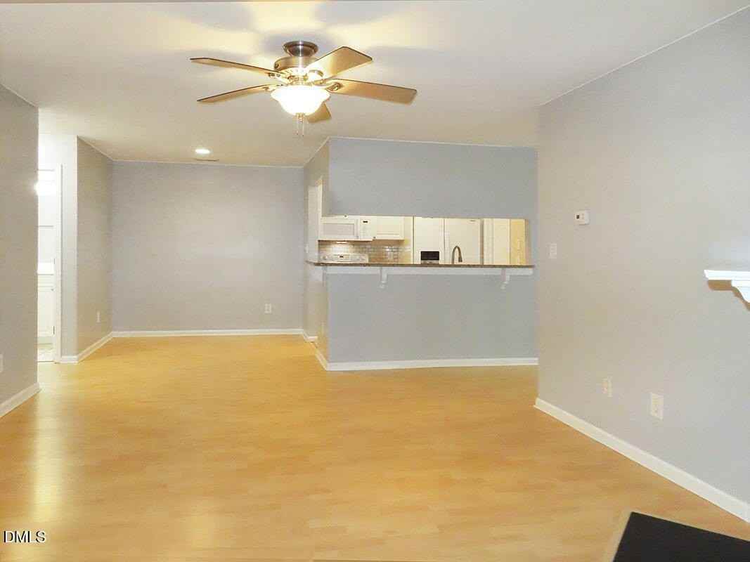 1003 Kingswood Dr Apt J #J - Photo 3 of 10