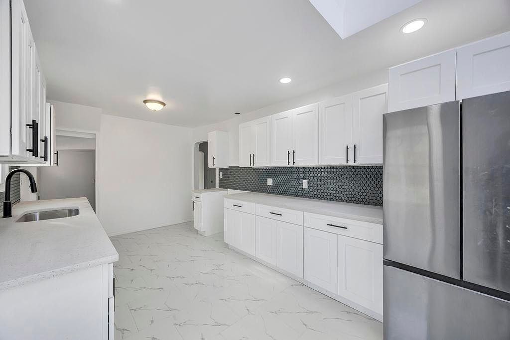 New Hyde Park Rd #NA - Photo 4 of 11