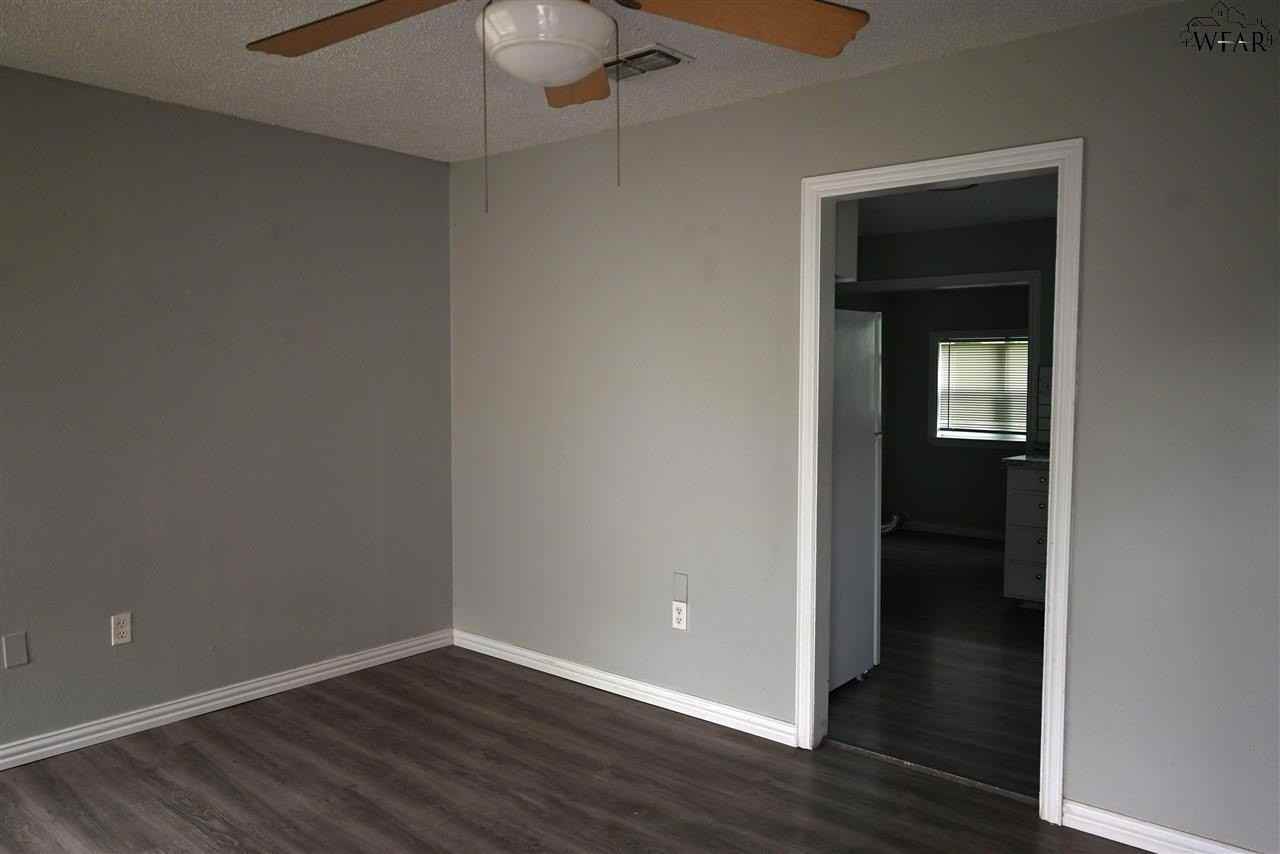 3016 Thomas Ave - Photo 2 of 12