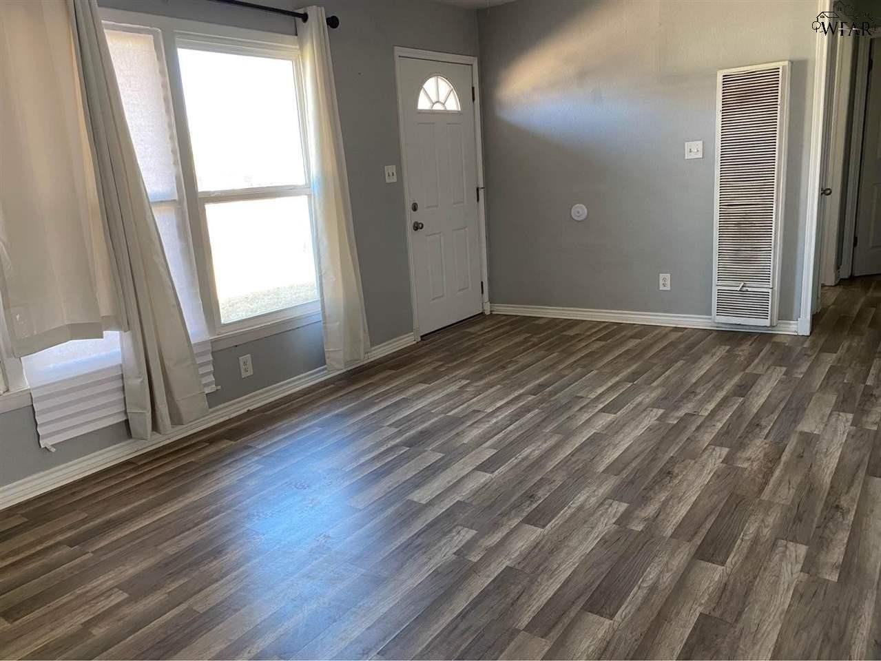 2909 Cunningham Dr - Photo 3 of 6