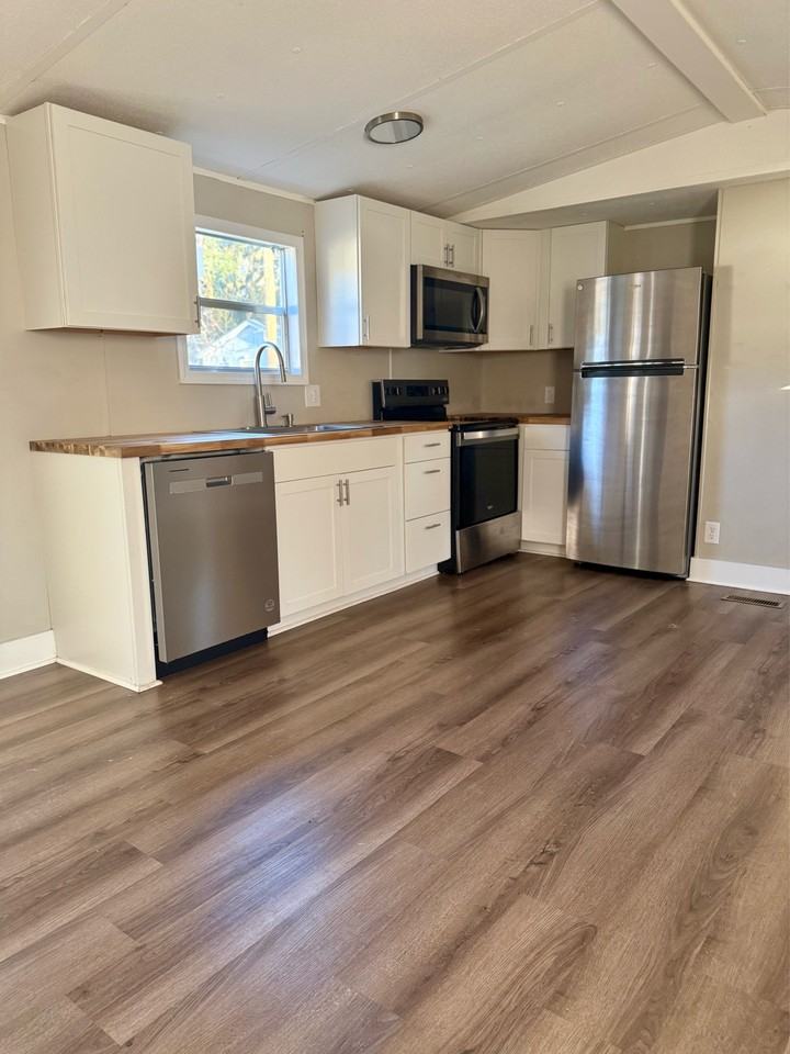 Richmond Hill MHP - Photo 2 of 8