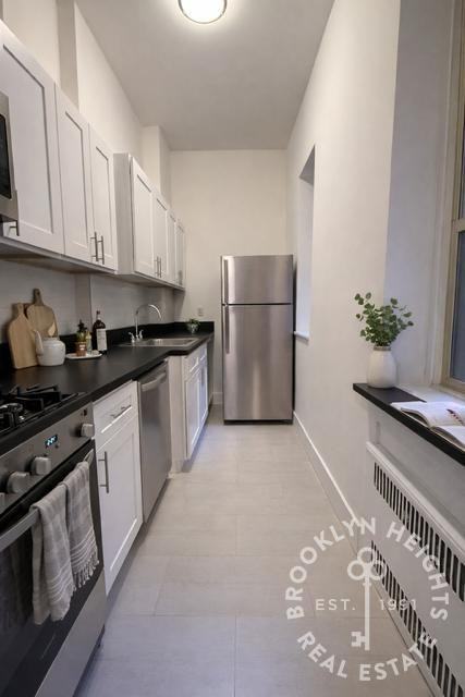 Pineapple St #2J - Photo 5 of 11