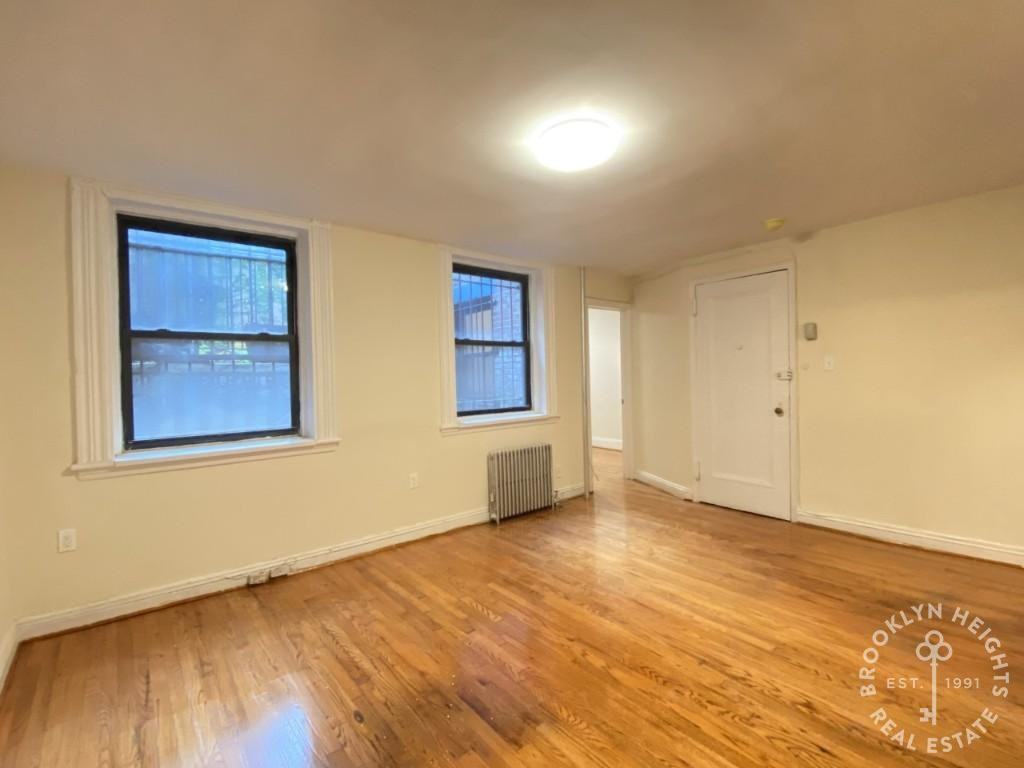 Joralemon St #1R - Photo 4 of 9