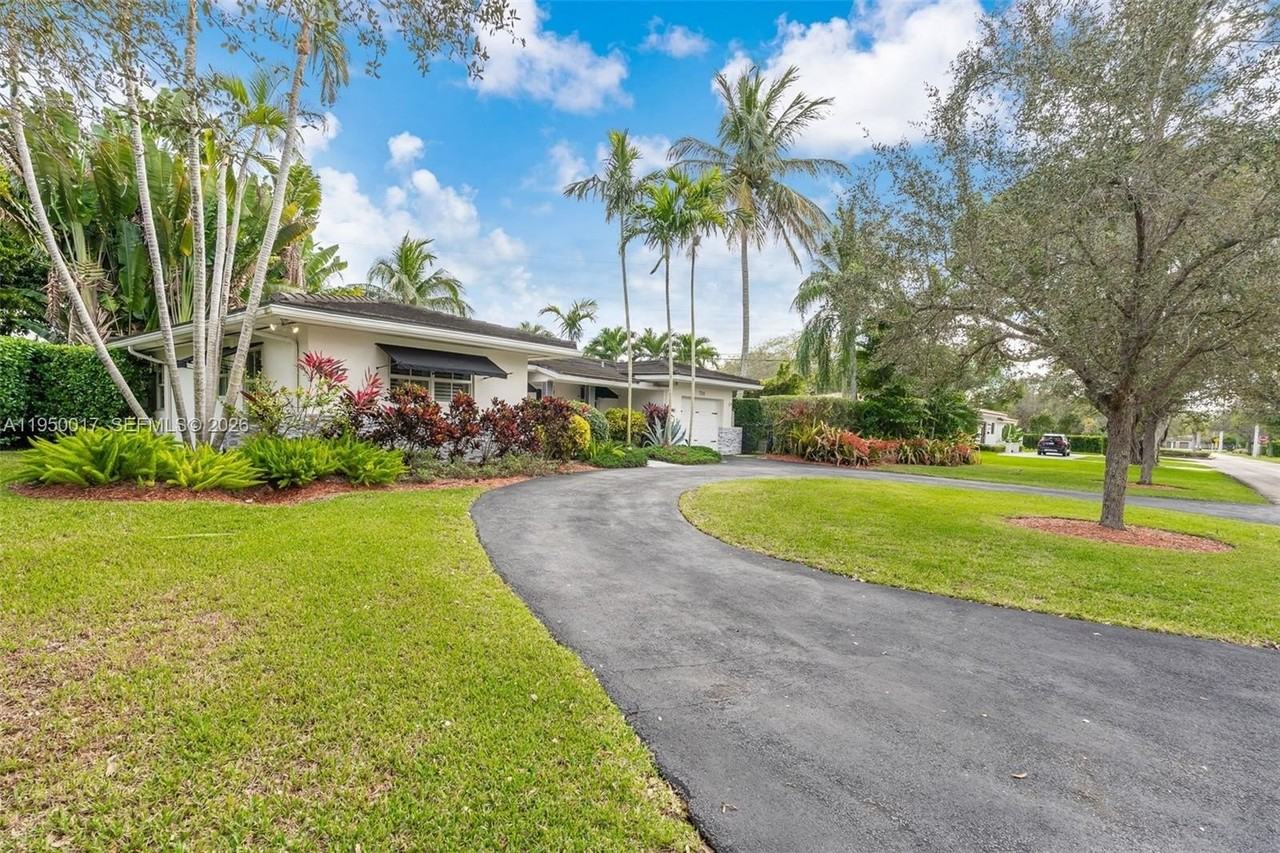 700 Vilabella Ave - Photo 2 of 50