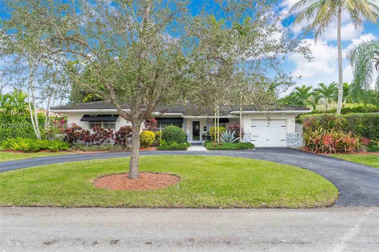 700 Vilabella Ave - Photo 3 of 50