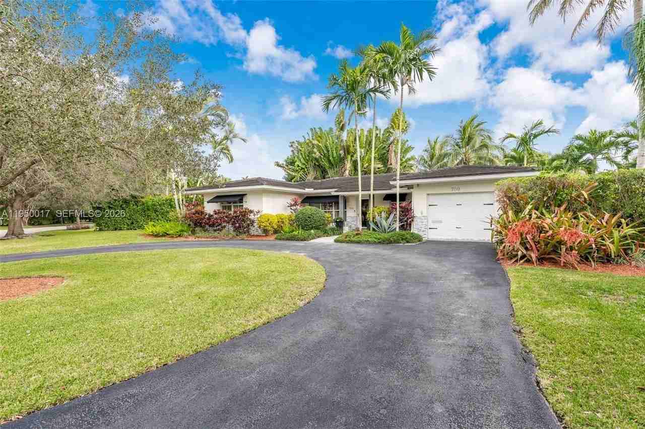 700 Vilabella Ave - Photo 4 of 50