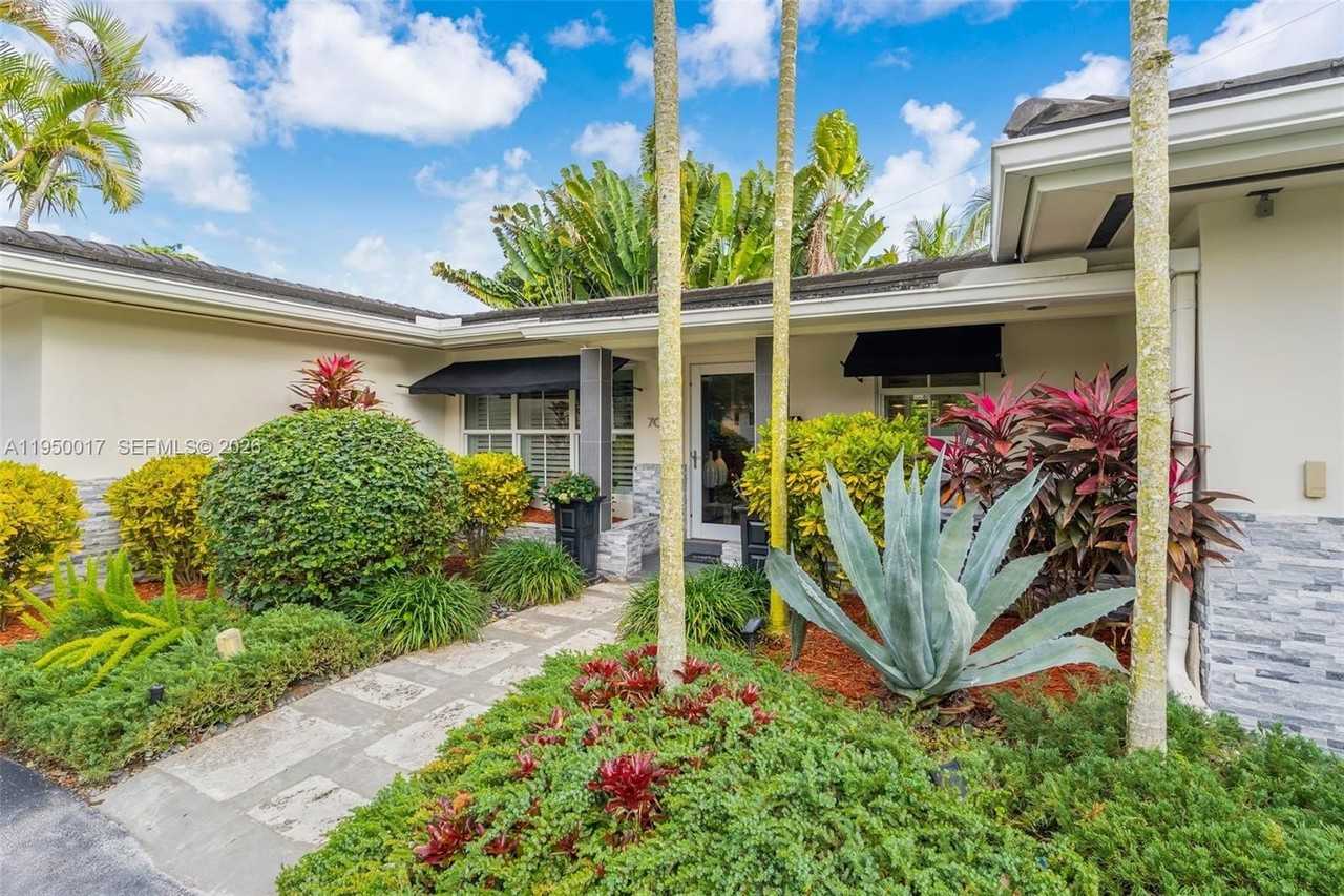 700 Vilabella Ave - Photo 5 of 50