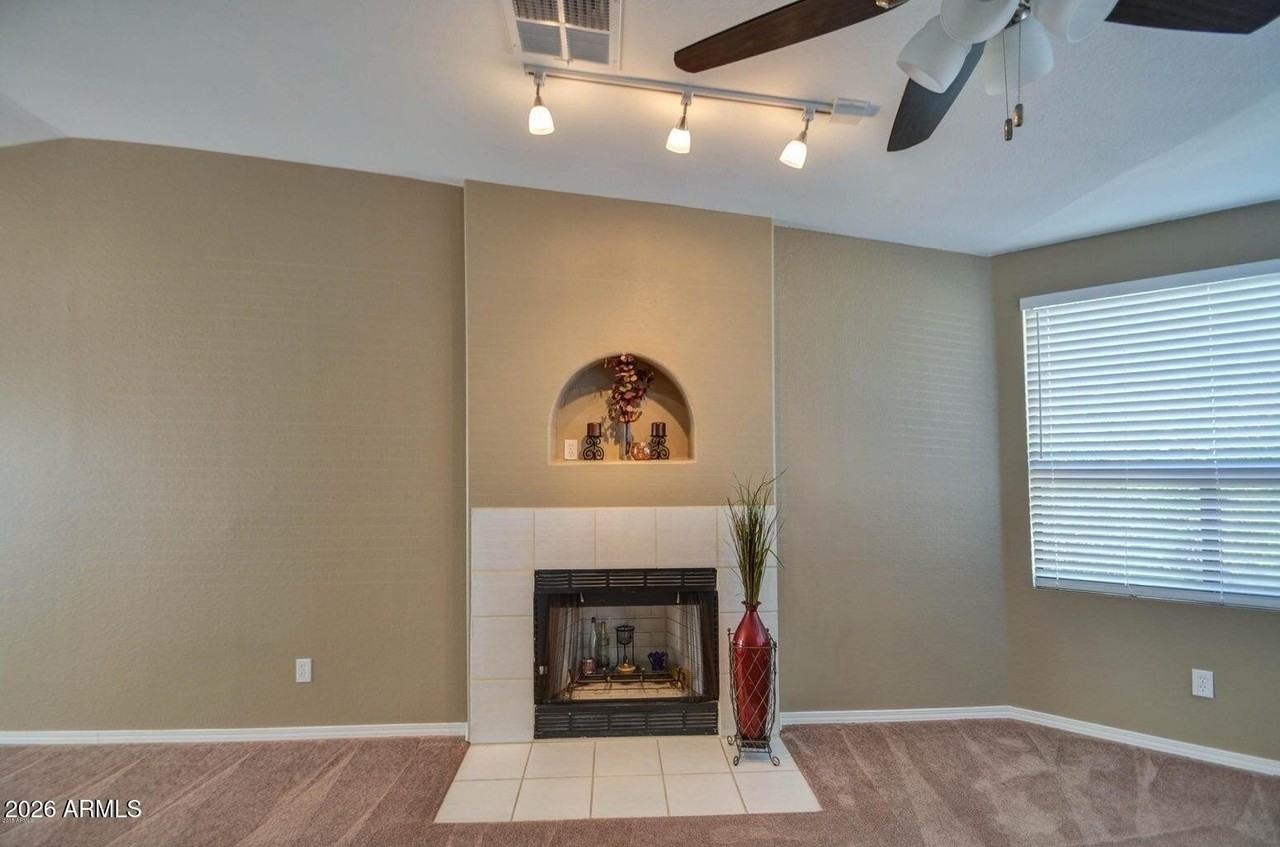 3022 N 34th Pl - Photo 6 of 40