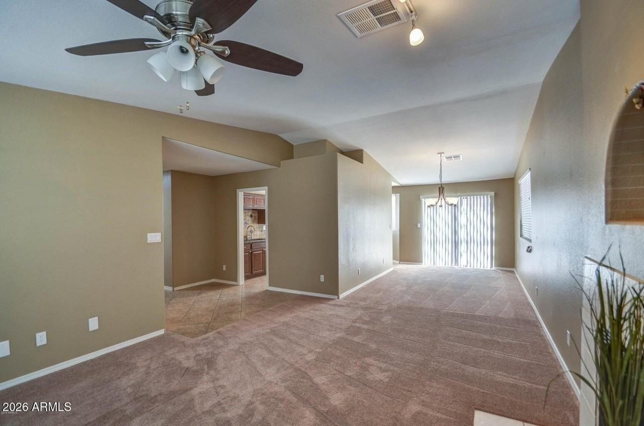 3022 N 34th Pl - Photo 7 of 40