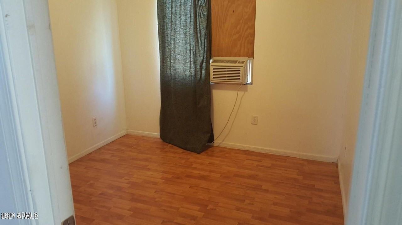 2317 N Mitchell St - Photo 2 of 10