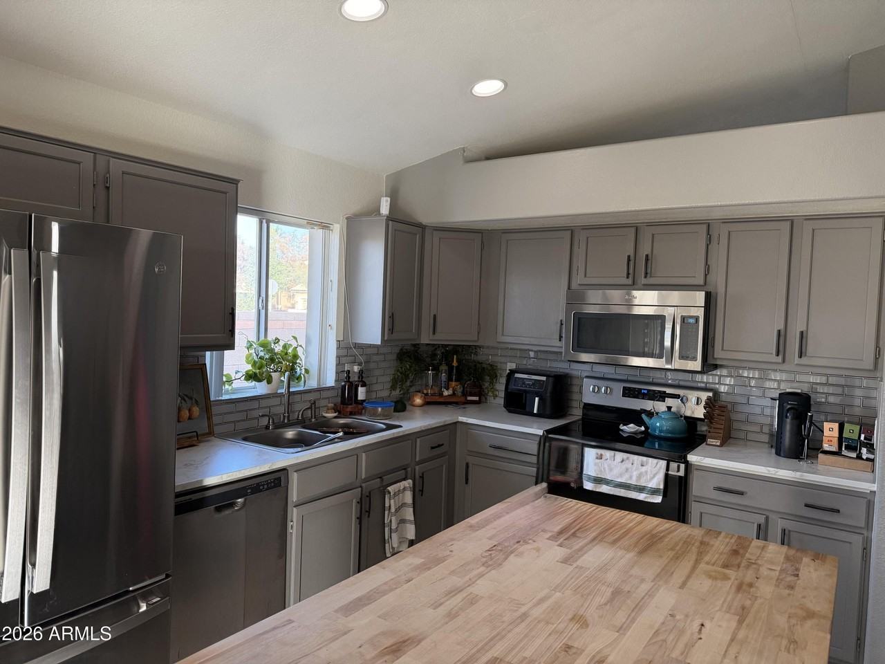 9722 S Darrow Dr - Photo 2 of 9