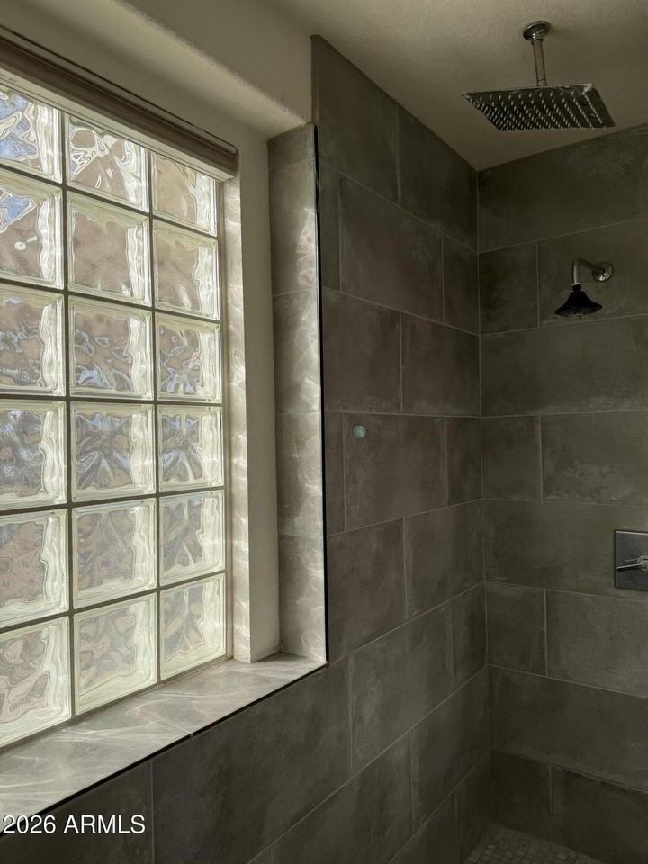 9722 S Darrow Dr - Photo 6 of 9