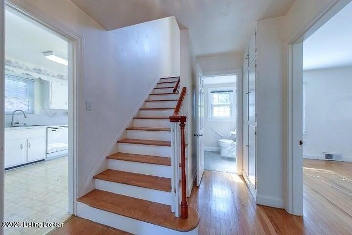 2126 Lancashire Ave - Photo 5 of 8