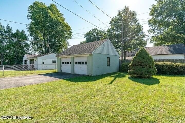 2126 Lancashire Ave - Photo 7 of 8