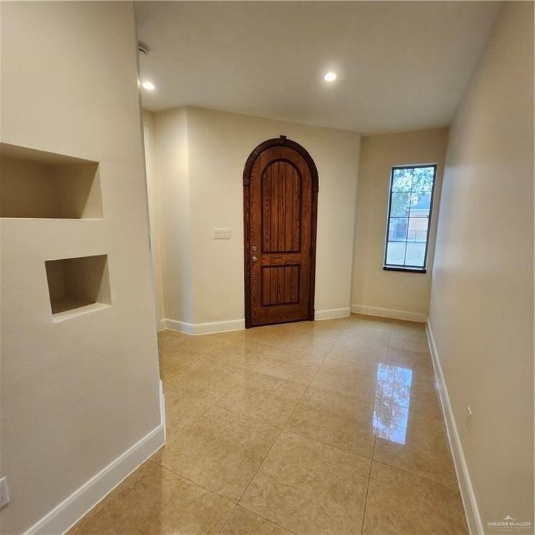 2904 Capri Ct - Photo 4 of 28